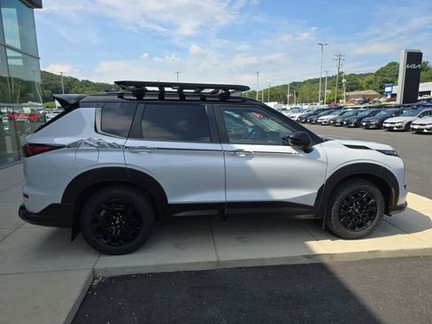 Used 2025 Mitsubishi Outlander AWD image 6