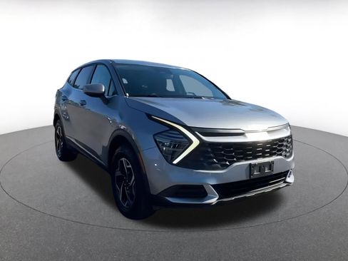 Used 2024 Kia Sportage LX image 3