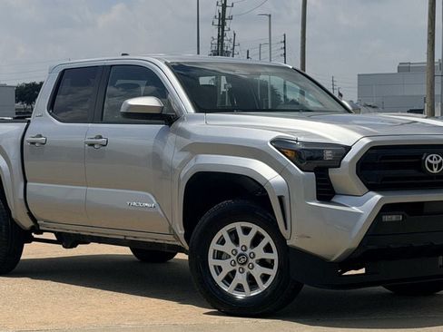Used 2024 Toyota Tacoma SR5 AWD/4WD image 2