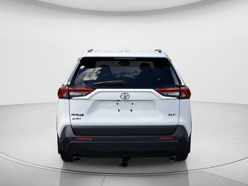 Used 2024 Toyota RAV4 XLE w/ Convenience Package image 5