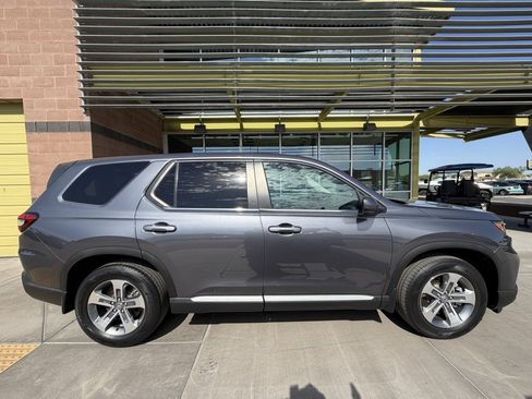 Used 2024 Honda Pilot EX-L image 9