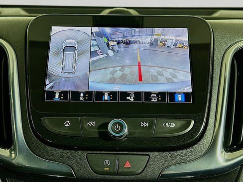 Used 2023 Chevrolet Equinox Premier image 18