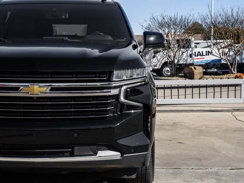 Used 2022 Chevrolet Suburban LT w/ Luxury Package image 51