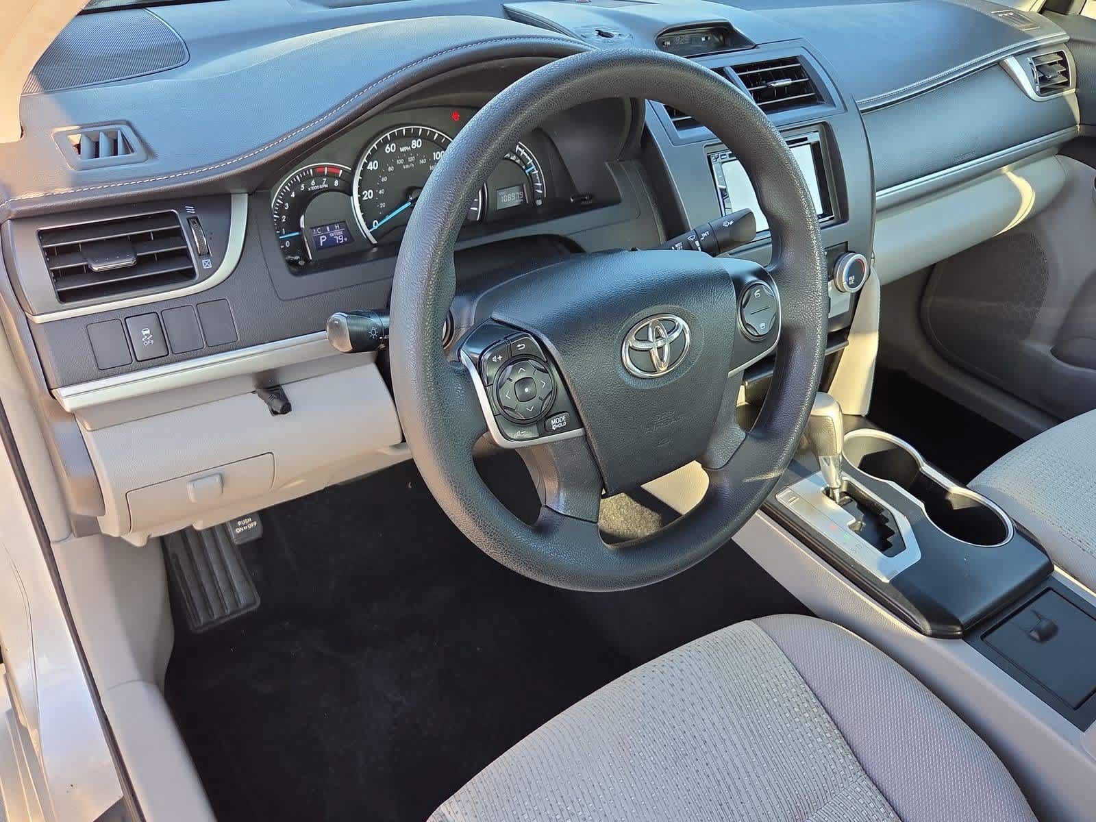 Used 2013 Toyota Camry LE FWD image 2