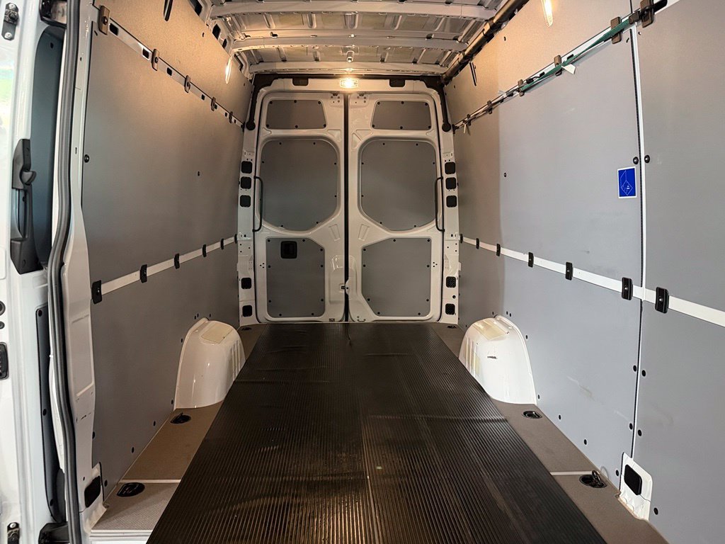 Used 2024 Mercedes-Benz Sprinter 2500 image 17