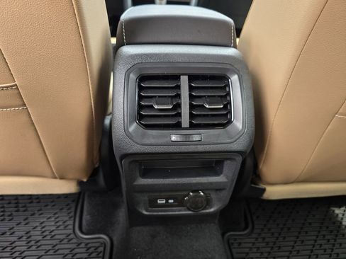 Used 2024 Volkswagen Tiguan SE image 24