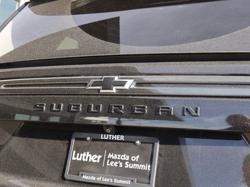 Used 2022 Chevrolet Suburban RST w/ Sport Performance Package image 18