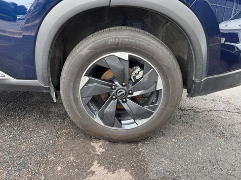 Used 2025 Nissan Rogue SV AWD/4WD image 27
