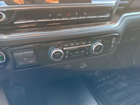 Used 2024 GMC Sierra 3500 SLE w/ SLE Convenience Package image 9