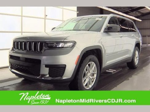Used 2023 Jeep Grand Cherokee L Laredo image 1