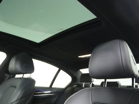 Used 2022 BMW 540i w/ M Sport Package image 11