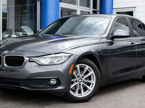 Used 2018 BMW 320i xDrive Sedan w/ Convenience Package AWD/4WD image 2
