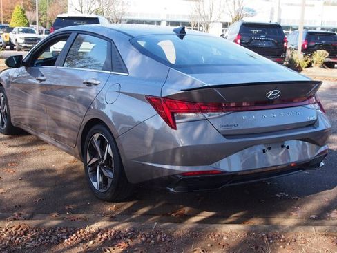 Used 2023 Hyundai Elantra Limited image 5
