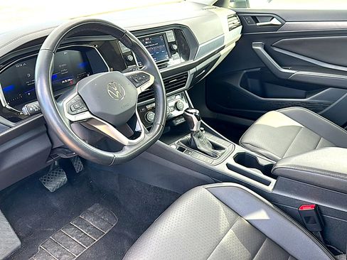 Used 2024 Volkswagen Jetta SE image 12