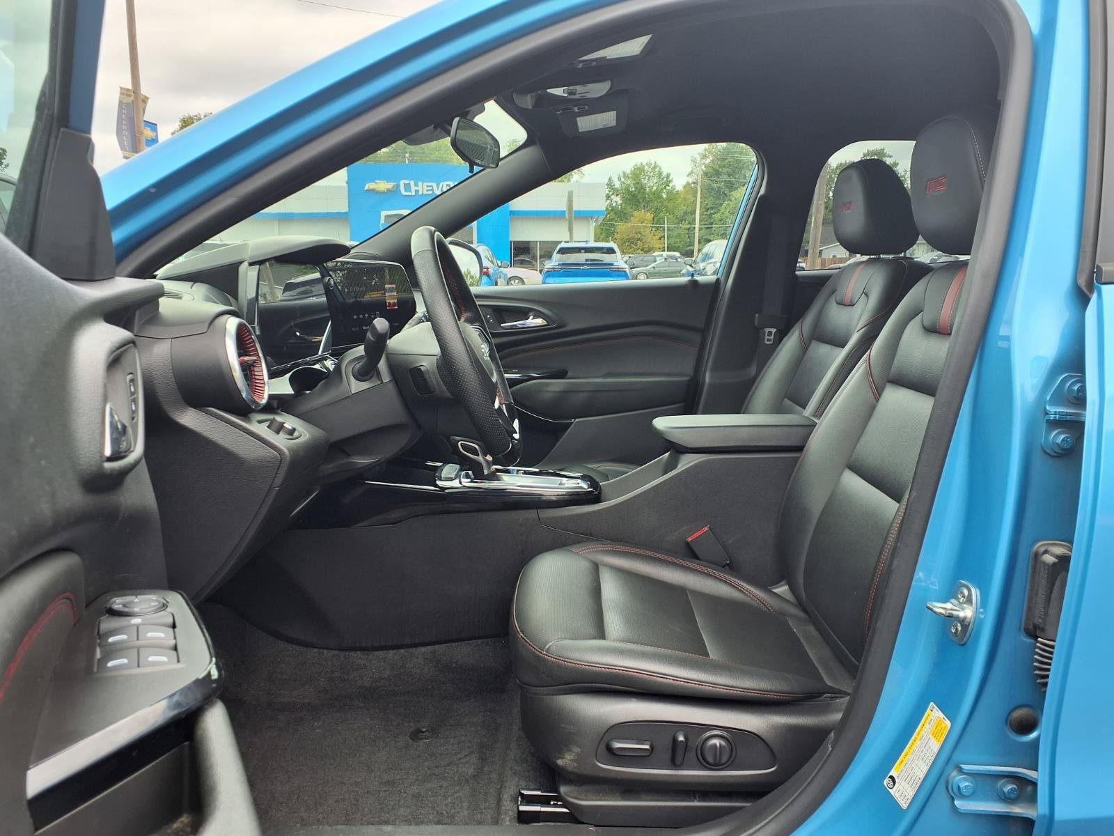 Used 2025 Chevrolet Trax RS w/ Driver Confidence Package FWD image 17