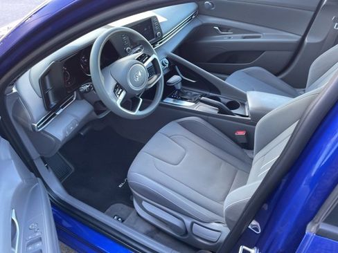 Used 2022 Hyundai Elantra SEL w/ Cargo Package image 9