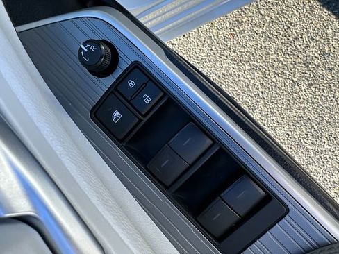 Used 2025 Toyota Sienna XLE image 16