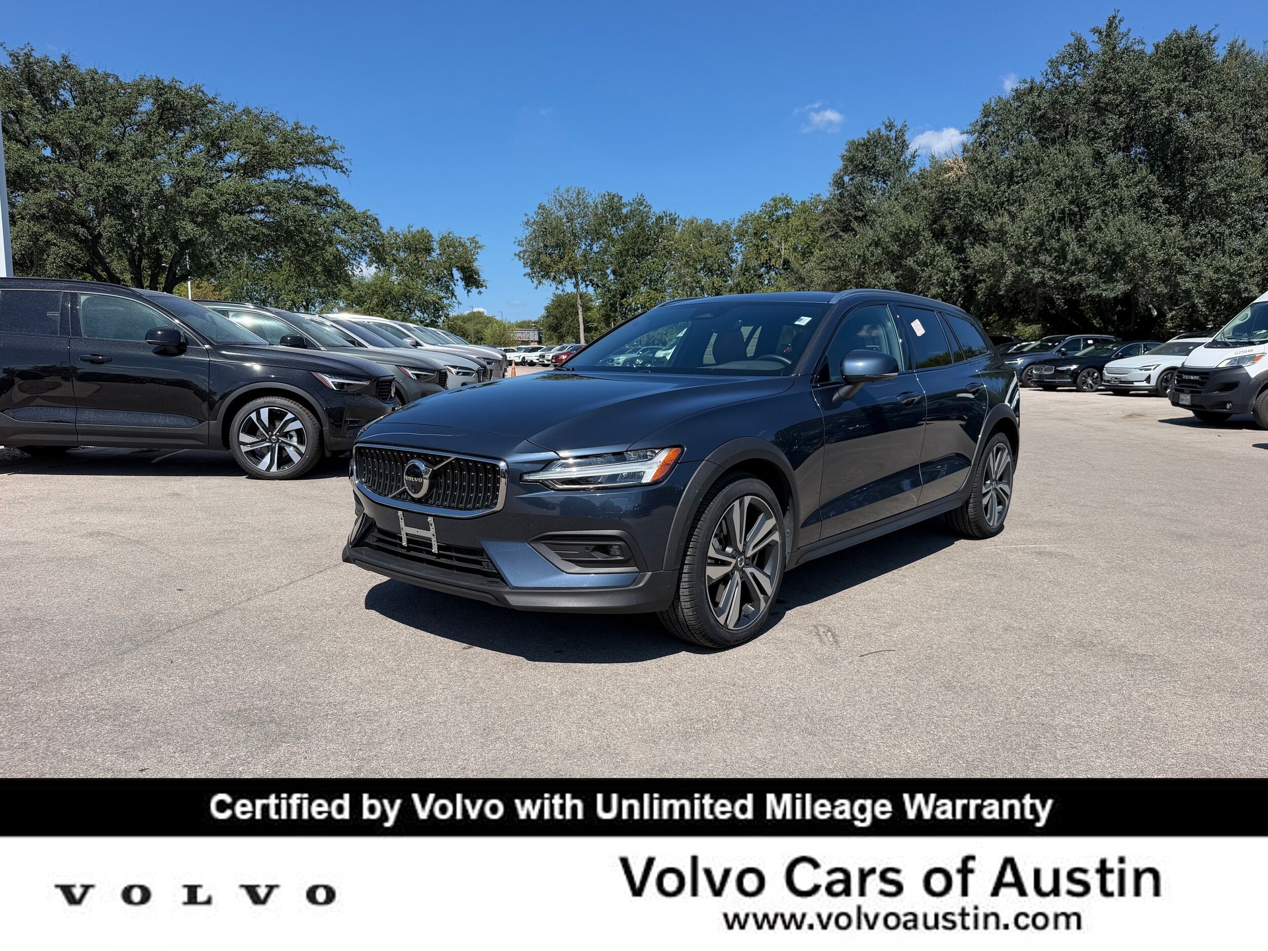 Certified 2025 Volvo V60 B5 Cross Country Plus AWD/4WD image 1