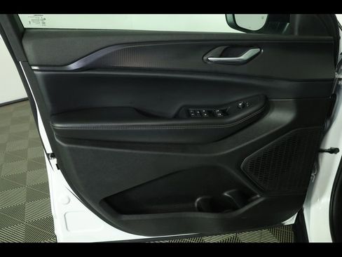 Used 2023 Jeep Grand Cherokee Laredo RWD image 20