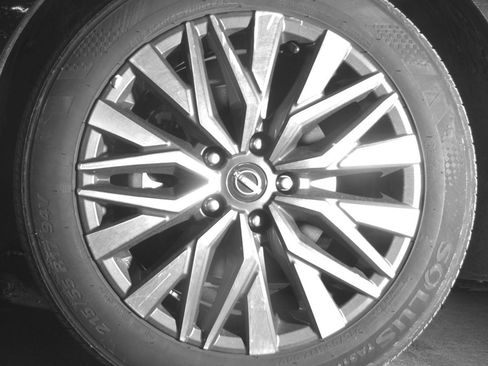 Used 2025 Nissan Altima 2.5 SV FWD image 12