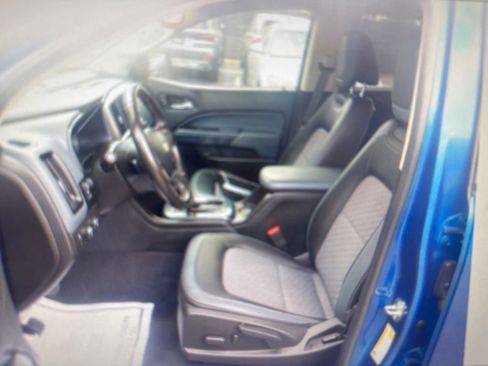 Used 2019 Chevrolet Colorado Z71 AWD/4WD image 3