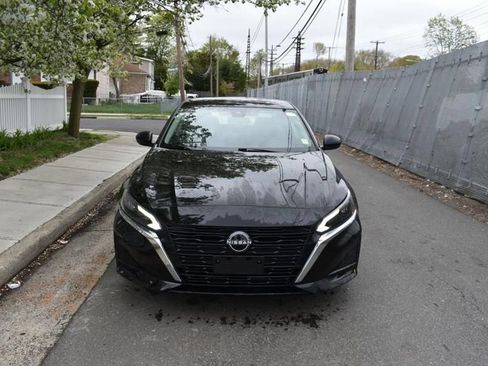 Used 2025 Nissan Altima 2.5 SV FWD image 3