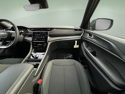 New 2025 Jeep Grand Cherokee L Laredo w/ Luxury Tech Group I AWD/4WD image 15