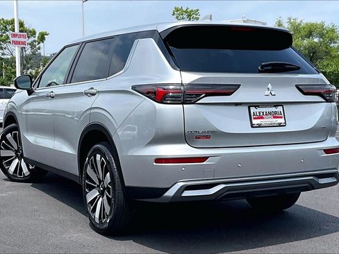 Used 2025 Mitsubishi Outlander SE AWD/4WD image 11