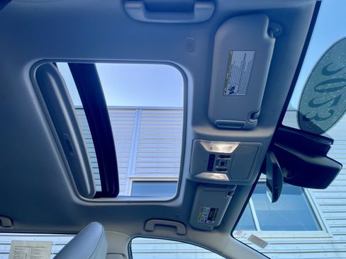 Used 2023 Toyota RAV4 Limited image 17