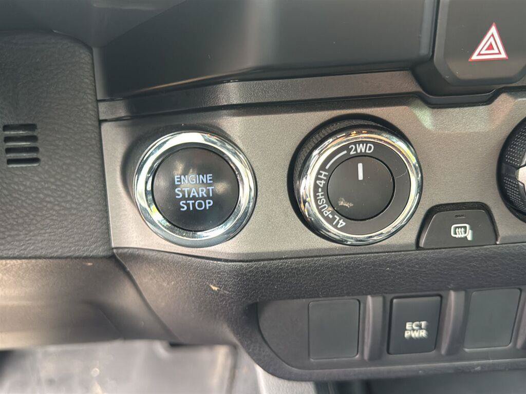 Used 2019 Toyota Tacoma TRD Off-Road AWD/4WD image 12