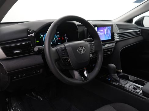 Used 2025 Toyota Camry LE image 15