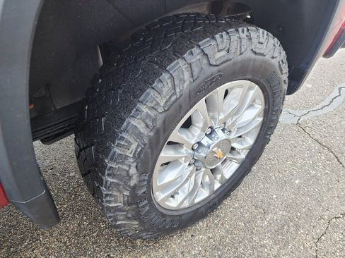 Used 2021 Chevrolet Silverado 2500 High Country w/ Z71 Off-Road Package image 10