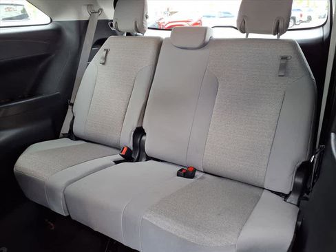 Certified 2025 Toyota Sienna LE FWD image 21