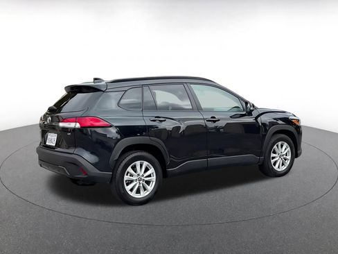 Used 2025 Toyota Corolla Cross LE image 15