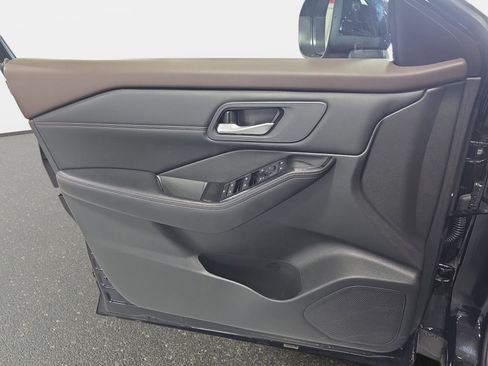 Used 2023 Nissan Rogue SV w/ SV Premium B Package FWD image 26