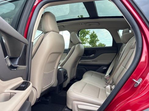 Used 2022 Lincoln Corsair FWD w/ Premium Package image 11