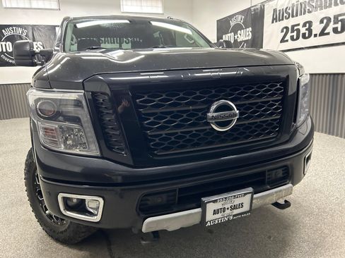 Used 2018 Nissan Titan PRO-4X AWD/4WD image 2