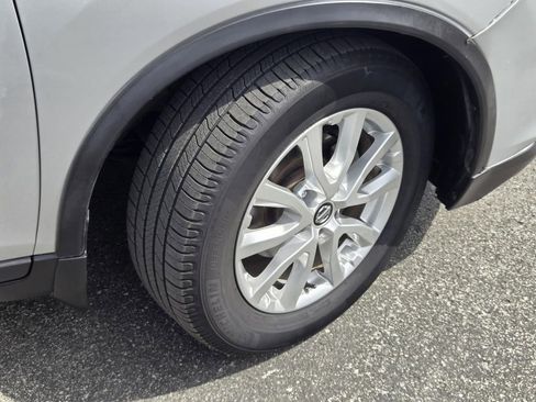 Used 2018 Nissan Rogue SV w/ Premium Package FWD image 6
