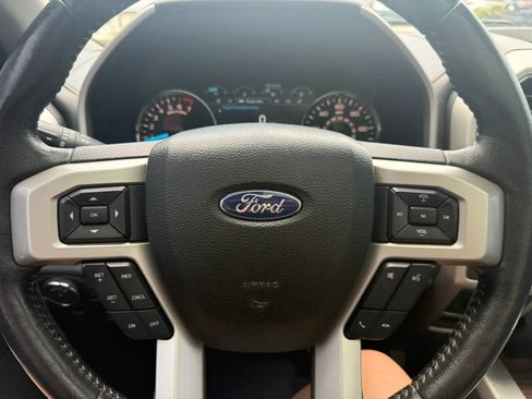 Used 2018 Ford F150 Lariat w/ Equipment Group 502A Luxury AWD/4WD image 8