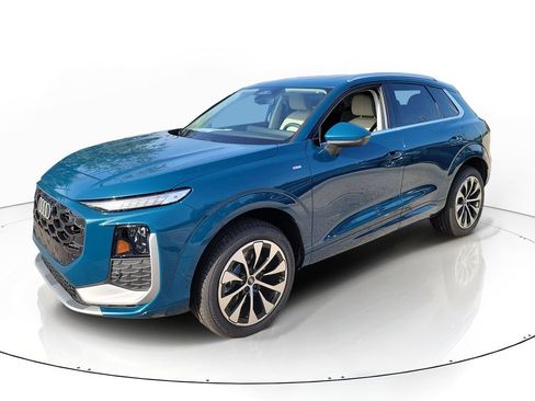 New 2026 Audi Q3 quattro 2.0T AWD/4WD image 2