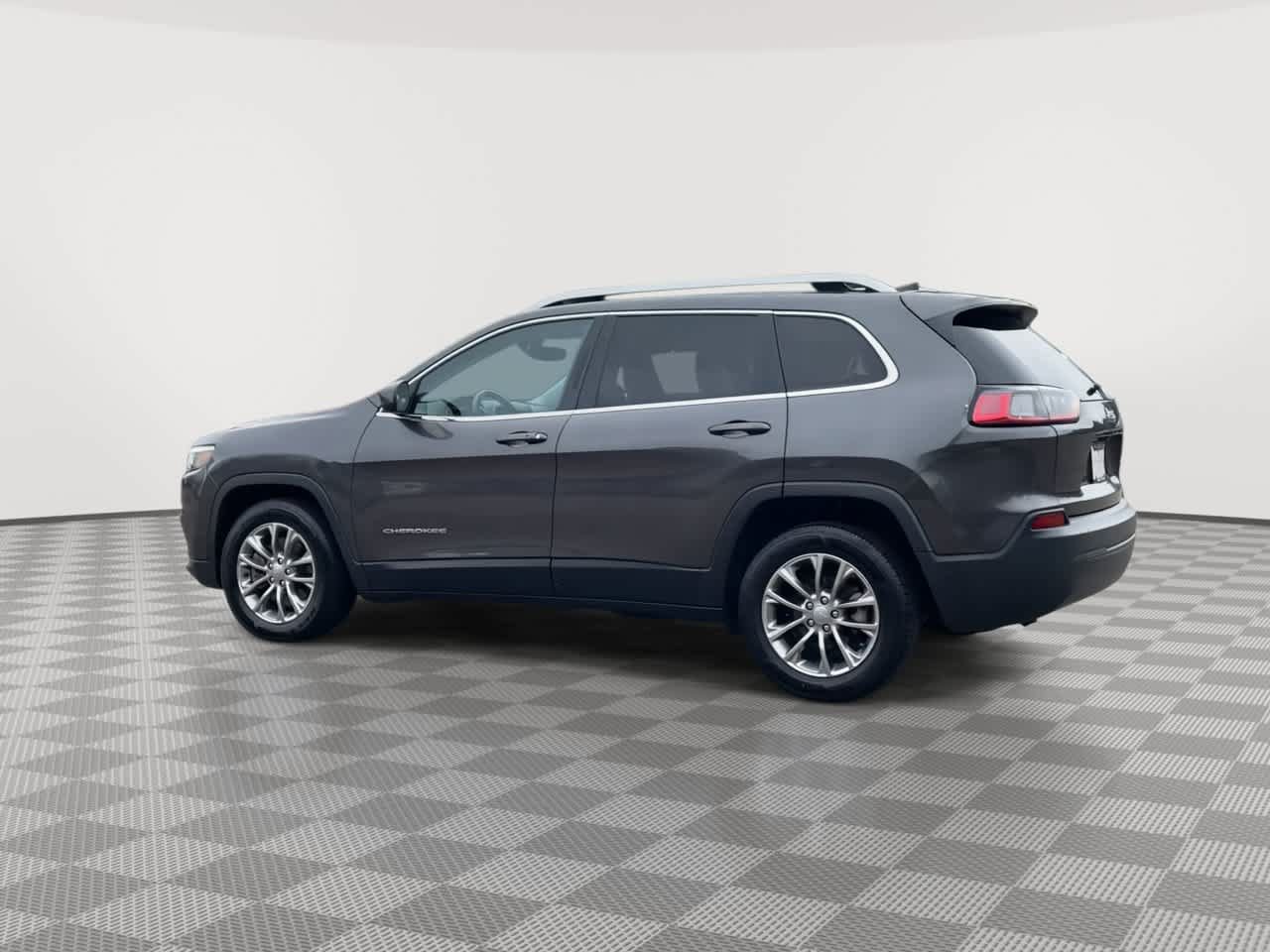 Used 2019 Jeep Cherokee Latitude Plus w/ Comfort/Convenience Group FWD image 6