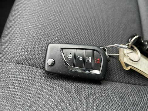 Used 2025 Toyota Corolla LE image 21