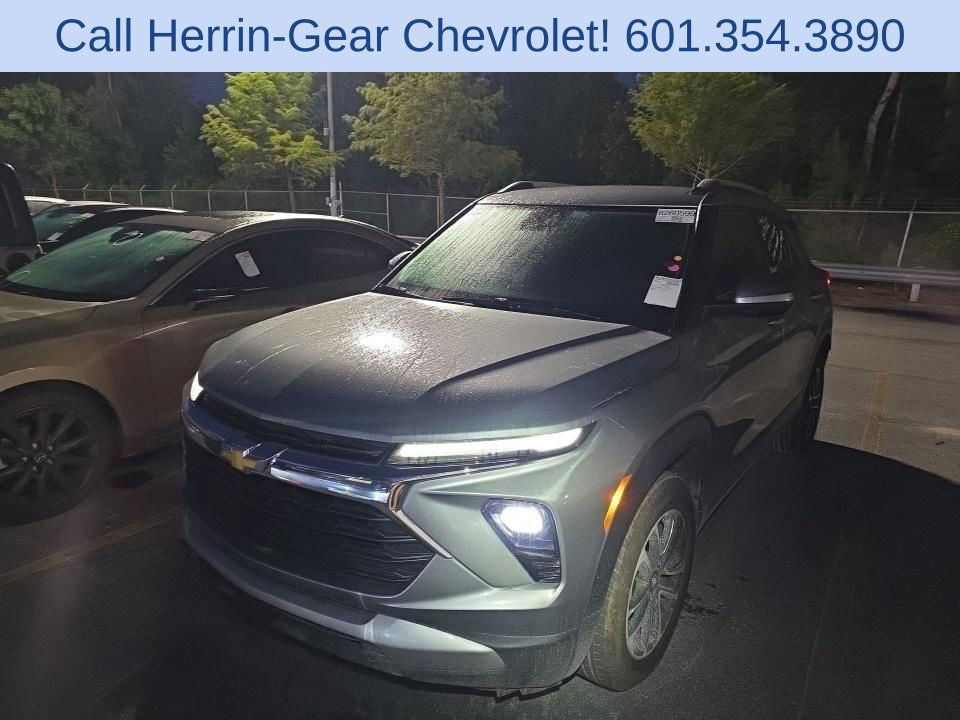 Used 2025 Chevrolet TrailBlazer LT FWD image 2