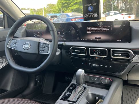 New 2026 Nissan Sentra SR w/ Floor Mat Package FWD image 3