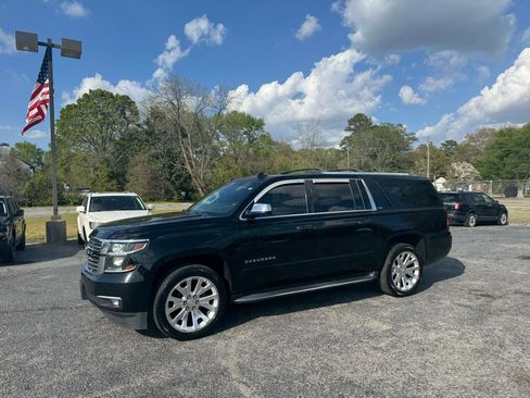 Used 2015 Chevrolet Suburban LTZ image 2