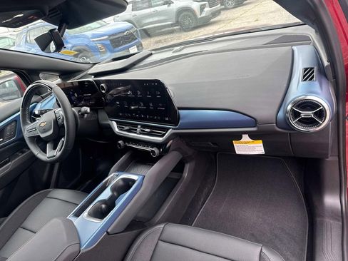 New 2025 Chevrolet Equinox EV LT w/ Convenience Package II image 12