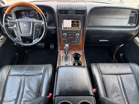 Used 2016 Lincoln Navigator Select AWD/4WD image 10