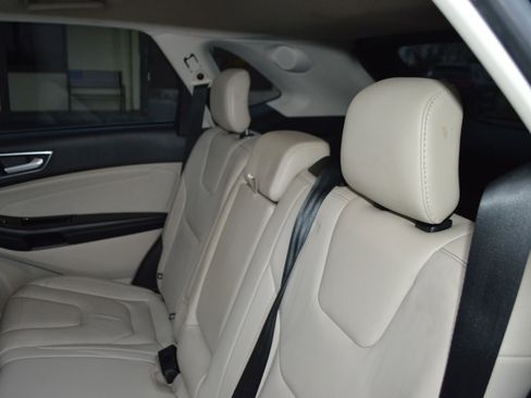 Used 2018 Ford Edge Titanium image 25