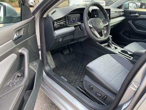 New 2026 Volkswagen Jetta SE image 5