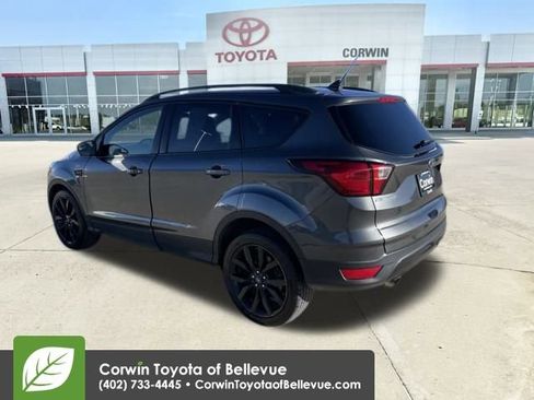 Used 2019 Ford Escape SE image 3
